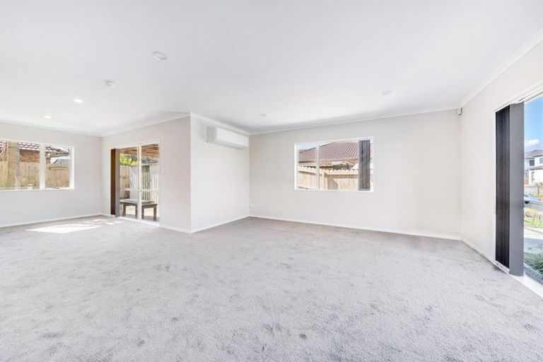 Photo of property in 2 Dunaff Place, Flat Bush, Auckland, 2019
