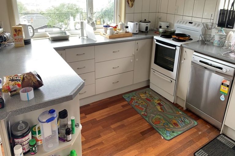 Photo of property in 23 Chivalry Road, Glenfield, Auckland, 0629