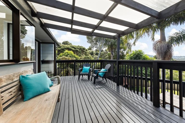 Photo of property in 3b Laingrange Place, Laingholm, Auckland, 0604