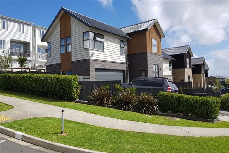 Photo of property in 2 Hirimate Place, Flat Bush, Auckland, 2019