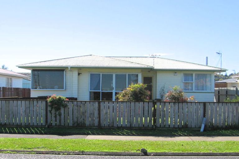Photo of property in 74a Edgewater Drive, Pakuranga, Auckland, 2010