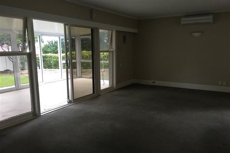 Photo of property in 335f Devon Street West, New Plymouth, 4310