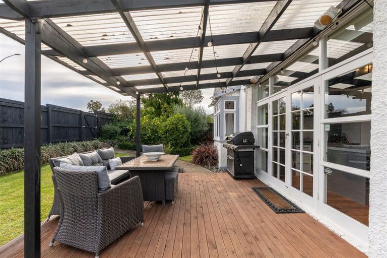 Photo of property in 13 Forest Lake Road, Forest Lake, Hamilton, 3200