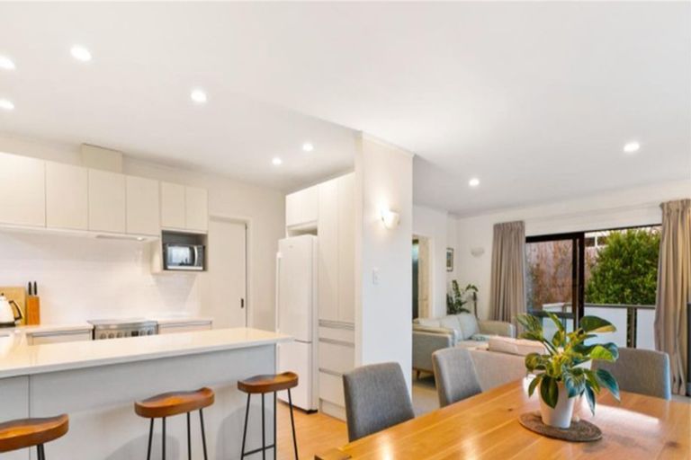 Photo of property in 1/67 Seaview Road, Castor Bay, Auckland, 0620