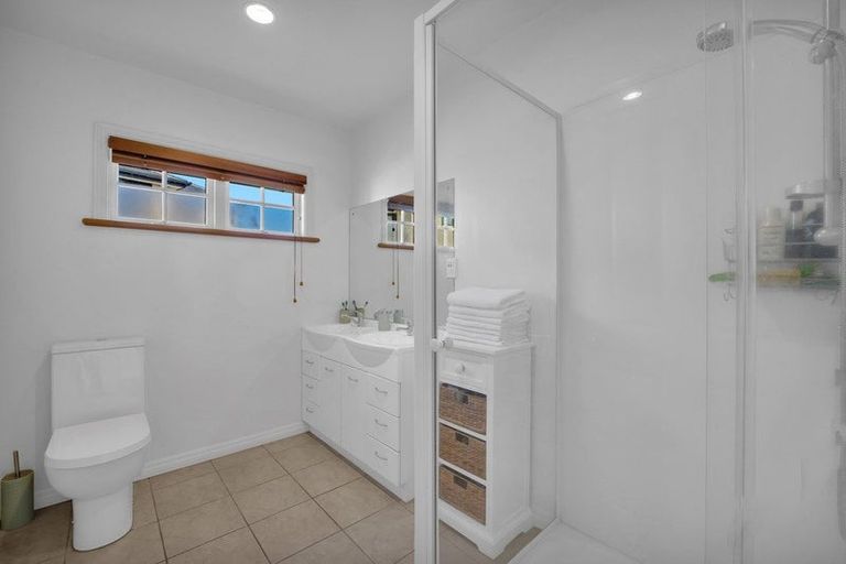 Photo of property in 66 Yeovil Road, Te Atatu Peninsula, Auckland, 0610