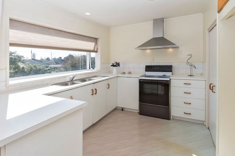 Photo of property in 2/7 Gossamer Drive, Pakuranga Heights, Auckland, 2010