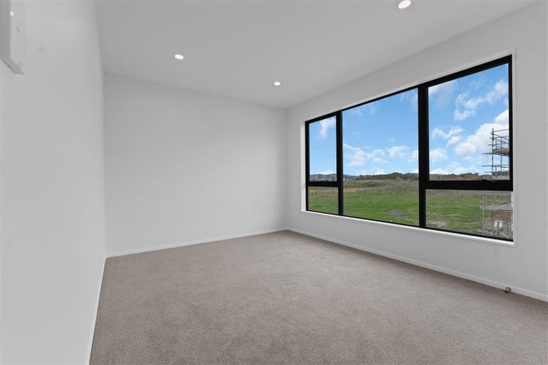 Photo of property in 14 Waimarie Drive, Karaka, 2578