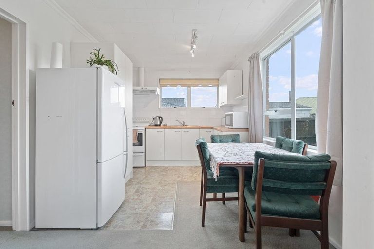 Photo of property in 29a Salford Avenue, Redwood, Christchurch, 8051