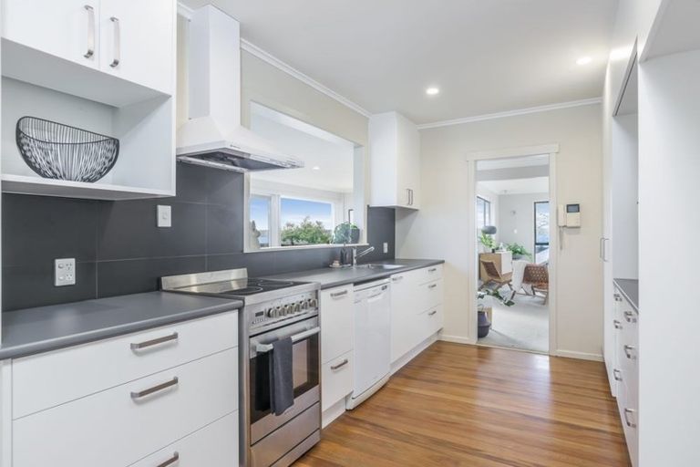 Photo of property in 46 Totara Road, Te Atatu Peninsula, Auckland, 0610