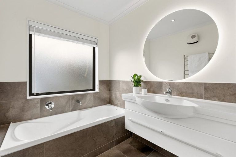 Photo of property in 10 Erskine Street, Lake Hayes, Queenstown, 9304