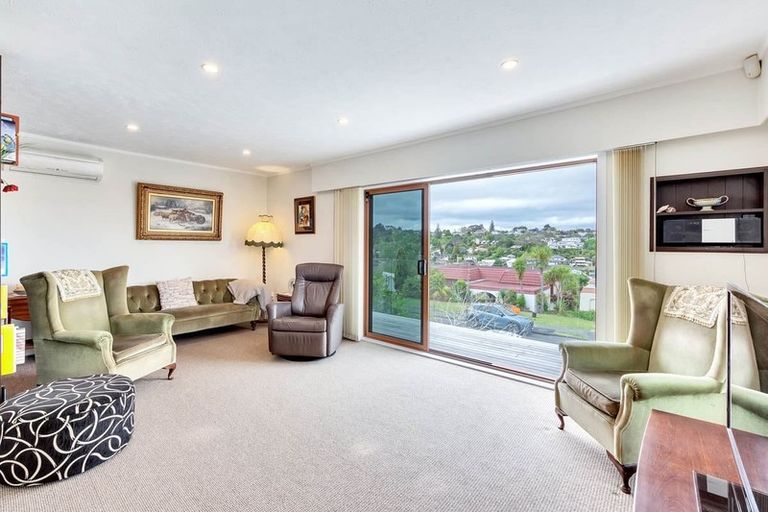 Photo of property in 11 Robin Lane, Browns Bay, Auckland, 0630