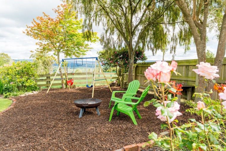 Photo of property in 31 Lake View Street, Waihola, Milton, 9073