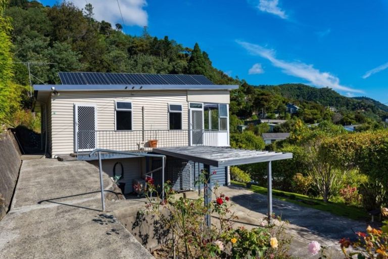 Photo of property in 35 Milton Terrace, Picton, 7220