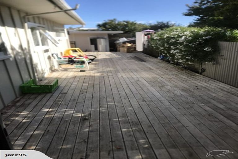 Photo of property in 100 Main Road, Waikanae, 5036