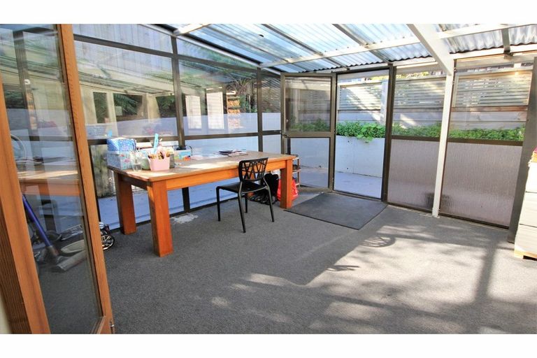 Photo of property in 72 Oxford Street, Lyttelton, 8082