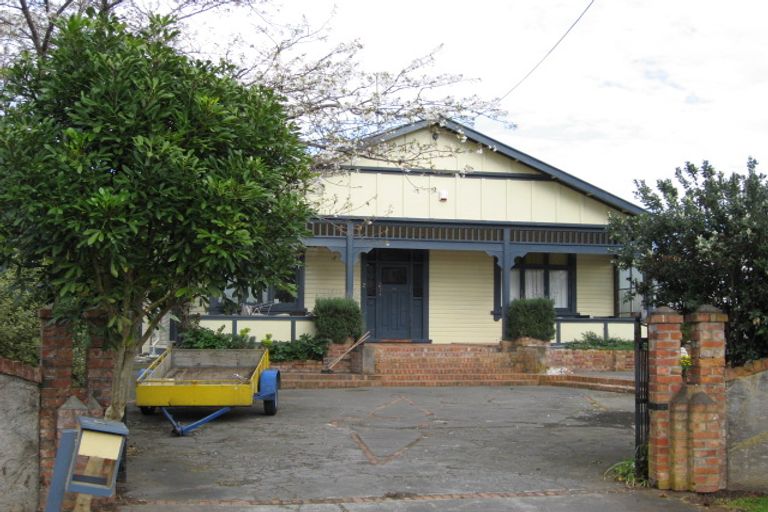 Photo of property in 2 Cavell Place, Gonville, Whanganui, 4501