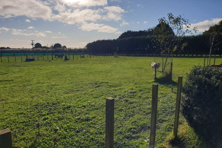 Photo of property in 46 North Manakau Road, Manakau, Levin, 5573