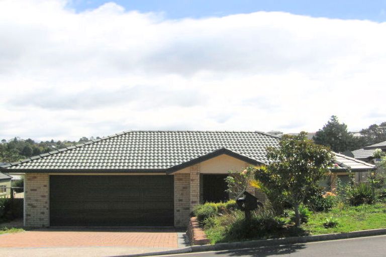 Photo of property in 4 Sunvista Avenue, Oteha, Auckland, 0632