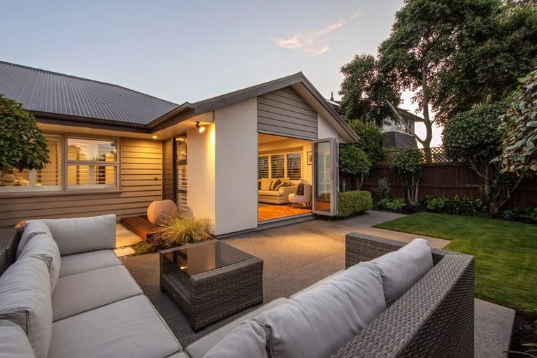 Photo of property in 76 Palatine Terrace, Saint Martins, Christchurch, 8022