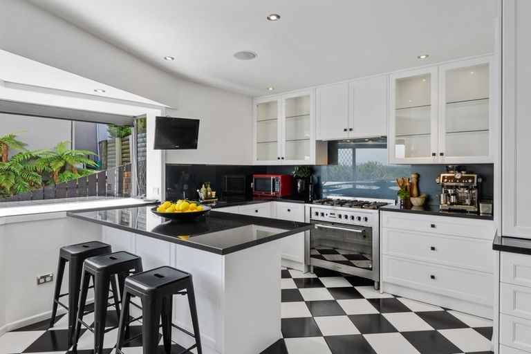 Photo of property in 12 Lucknow Place, Cashmere, Christchurch, 8022