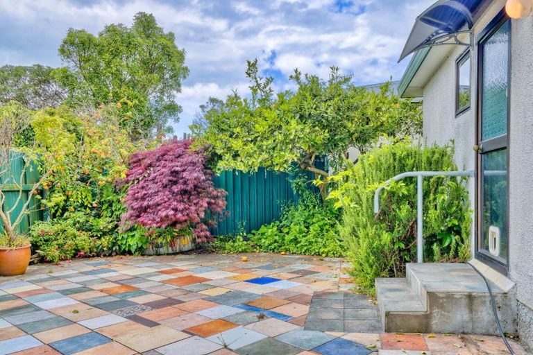 Photo of property in 11 Deakin Place, Clive, 4102