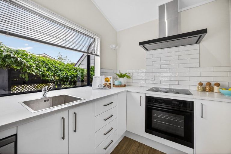 Photo of property in 32b Kiwi Esplanade, Mangere Bridge, Auckland, 2022