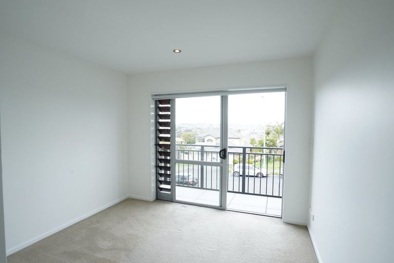 Photo of property in 13d/71 Spencer Road, Oteha, Auckland, 0632