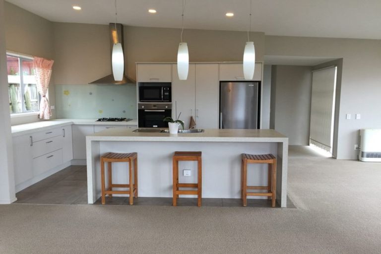 Photo of property in 23 Tamworth Crescent, Newlands, Wellington, 6037