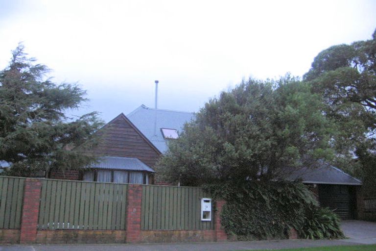 Photo of property in 1a Richmond Grove, Woburn, Lower Hutt, 5010