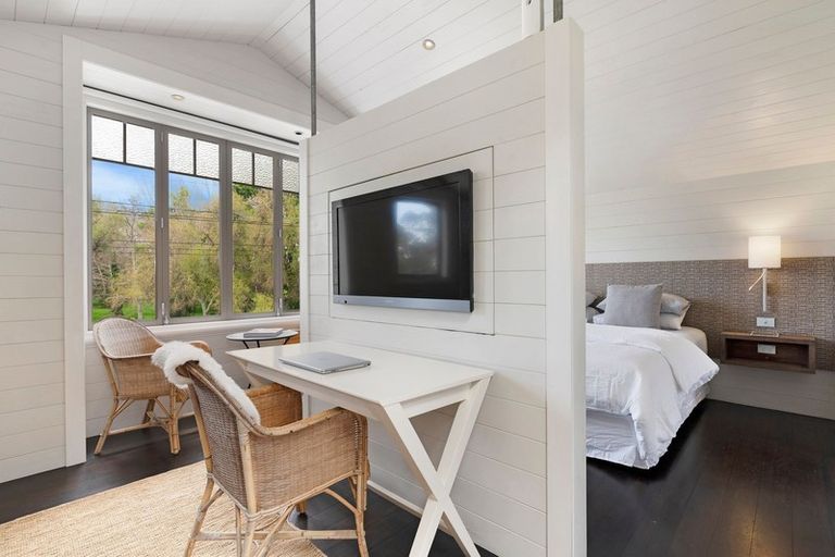 Photo of property in 20 Seabreeze Road, Narrow Neck, Auckland, 0624