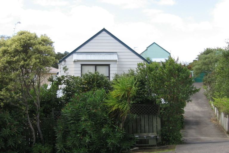 Photo of property in 2/17 Gazelle Avenue, Beach Haven, Auckland, 0626