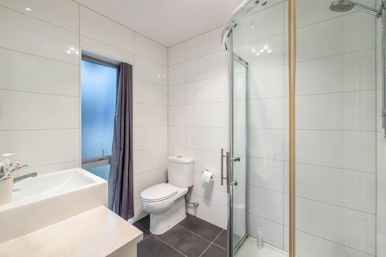 Photo of property in 56h South Kensington Way, Henderson, Auckland, 0612