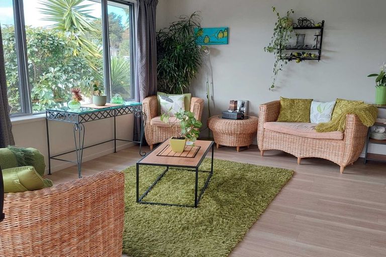 Photo of property in 8 Fendalton Place, Hatfields Beach, Orewa, 0931