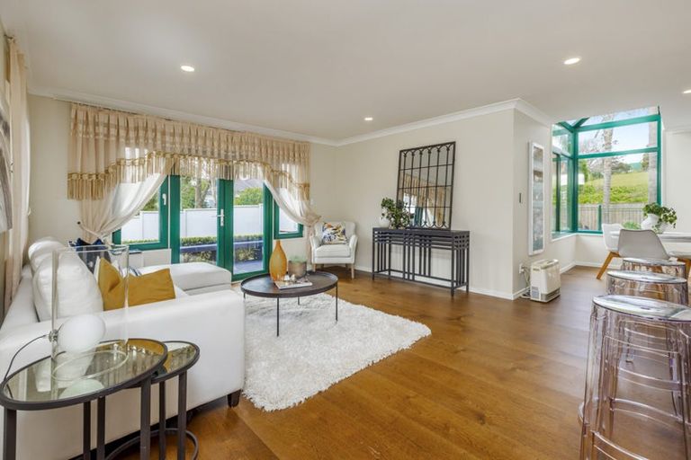 Photo of property in 10 St Elmo Rise, Shamrock Park, Auckland, 2016