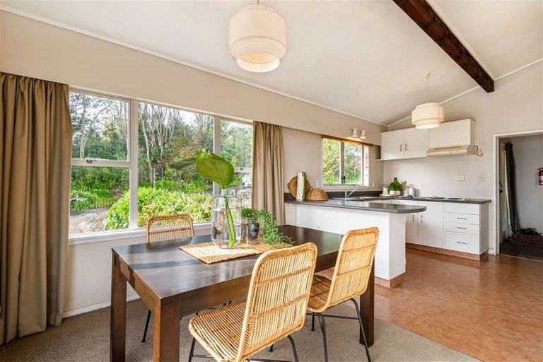 Photo of property in 358 Glenfield Road, Glenfield, Auckland, 0629