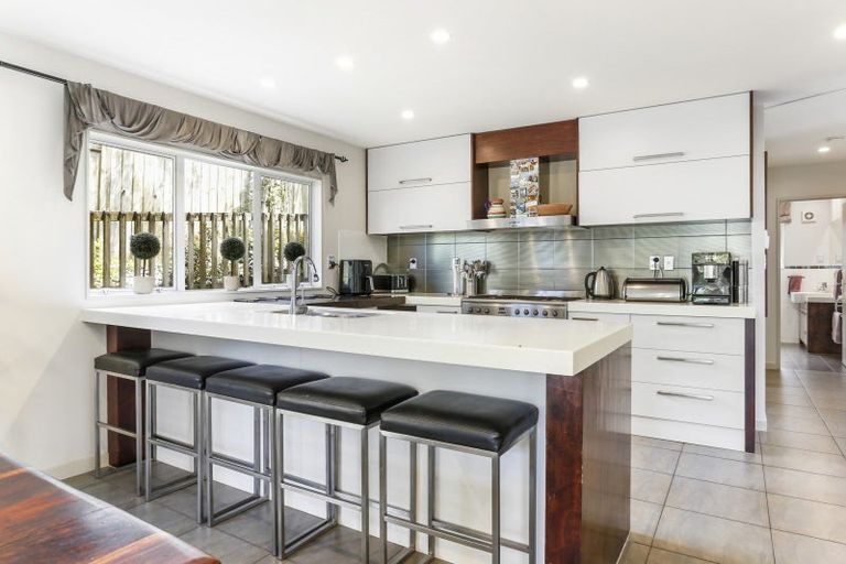 Photo of property in 70 Saddleback Rise, Murrays Bay, Auckland, 0630