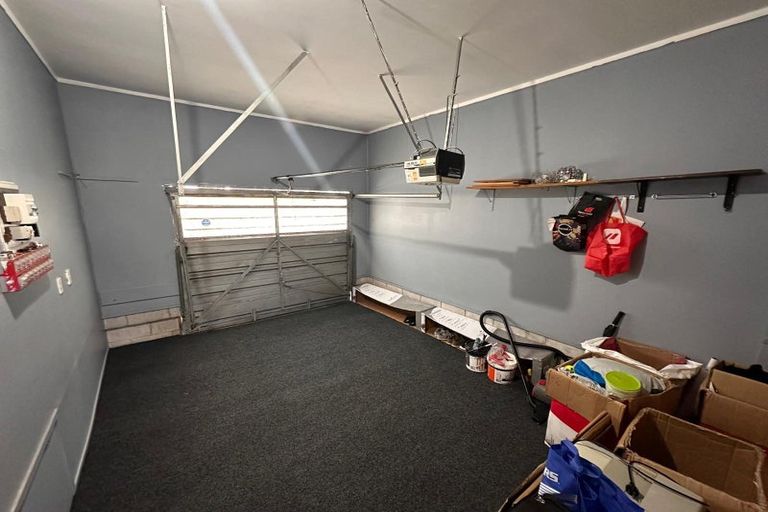 Photo of property in 2/136 Chivalry Road, Glenfield, Auckland, 0629