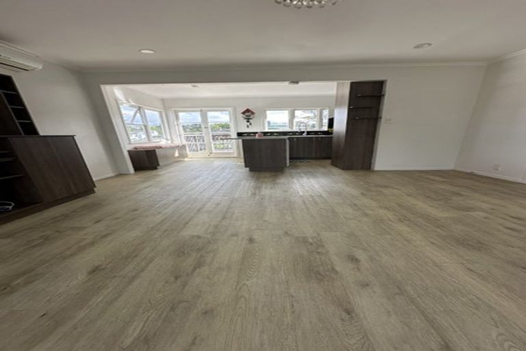 Photo of property in 19 Camelot Place, Glenfield, Auckland, 0629