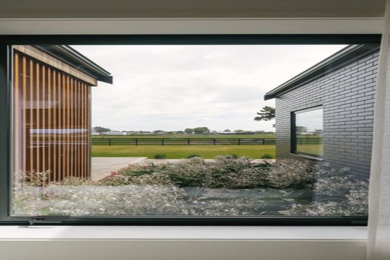 Photo of property in 16 Crown Lane, Rongotea, Palmerston North, 4473