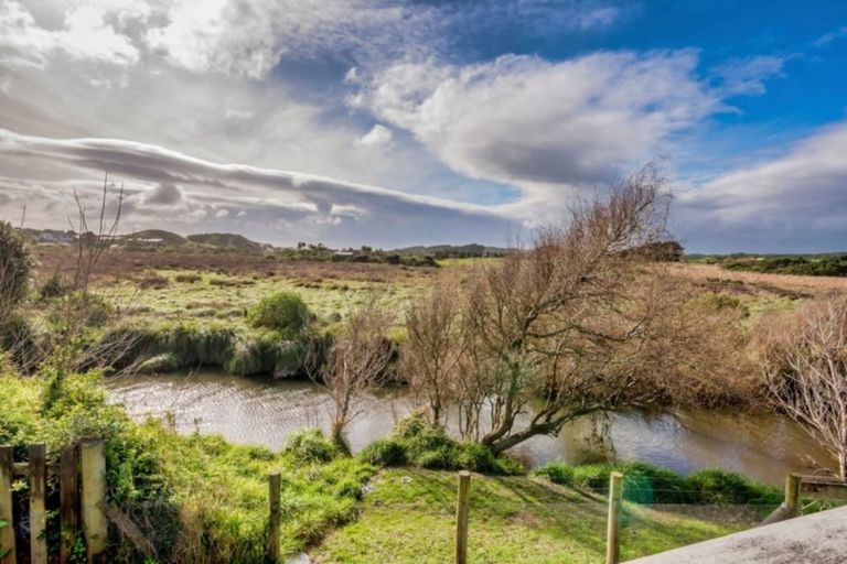 Photo of property in 2b Mahoe Street, Otaki Beach, Otaki, 5512