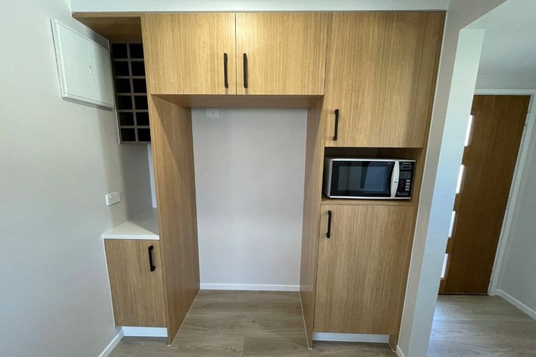 Photo of property in 2 Sabot Place, Massey, Auckland, 0614