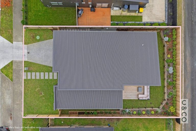 Photo of property in 12 Paihere Street, Huapai, Kumeu, 0810