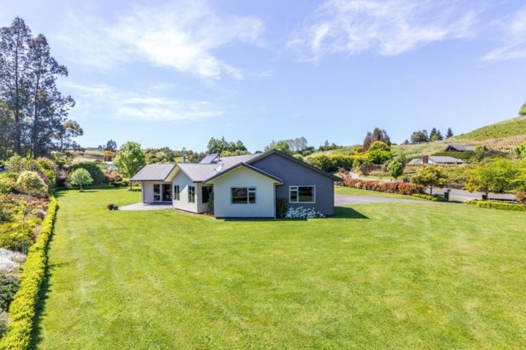 Photo of property in 72 Dalmore Way, Acacia Bay, Taupo, 3385