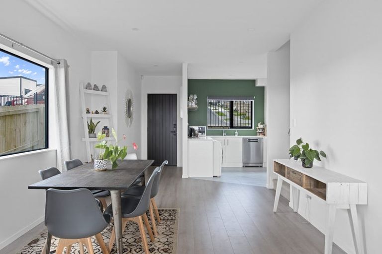 Photo of property in 20a Putiputi Way, Papakura, 2110