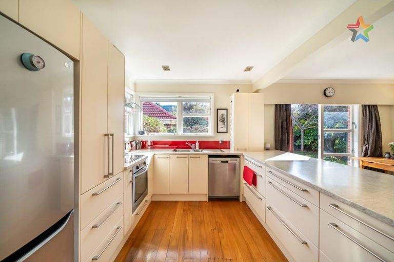 Photo of property in 46 Whirinaki Crescent, Heretaunga, Upper Hutt, 5018