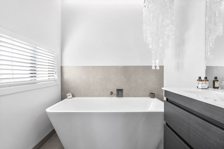 Photo of property in 8/17 Victoria Road, Mount Maunganui, 3116