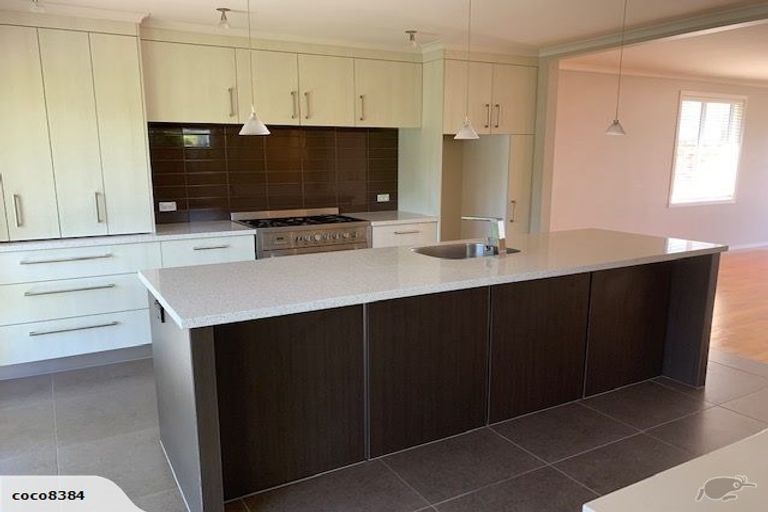 Photo of property in 100 Harbour View Road, Omokoroa, 3114