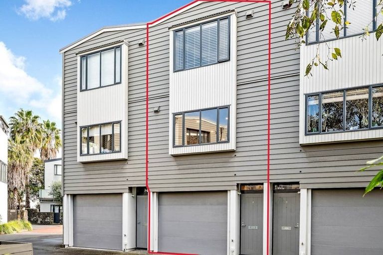 Photo of property in 2 Dovedale Place, Parnell, Auckland, 1010