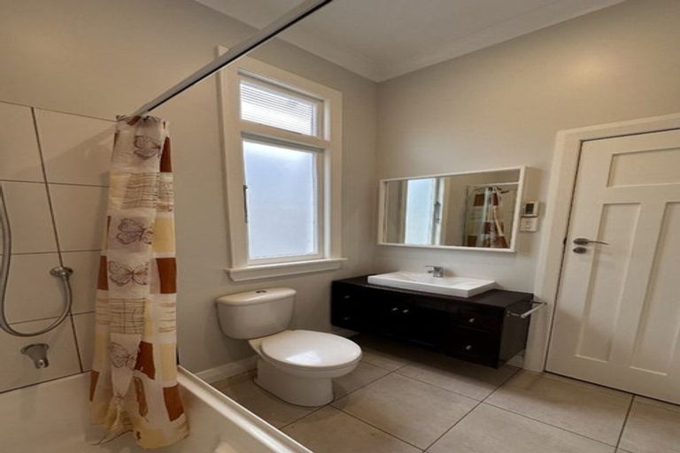 Photo of property in 127 Onepu Road, Lyall Bay, Wellington, 6022