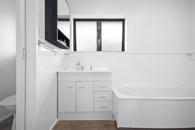 Photo of property in 12a Landscape Road, Pukekohe, 2120